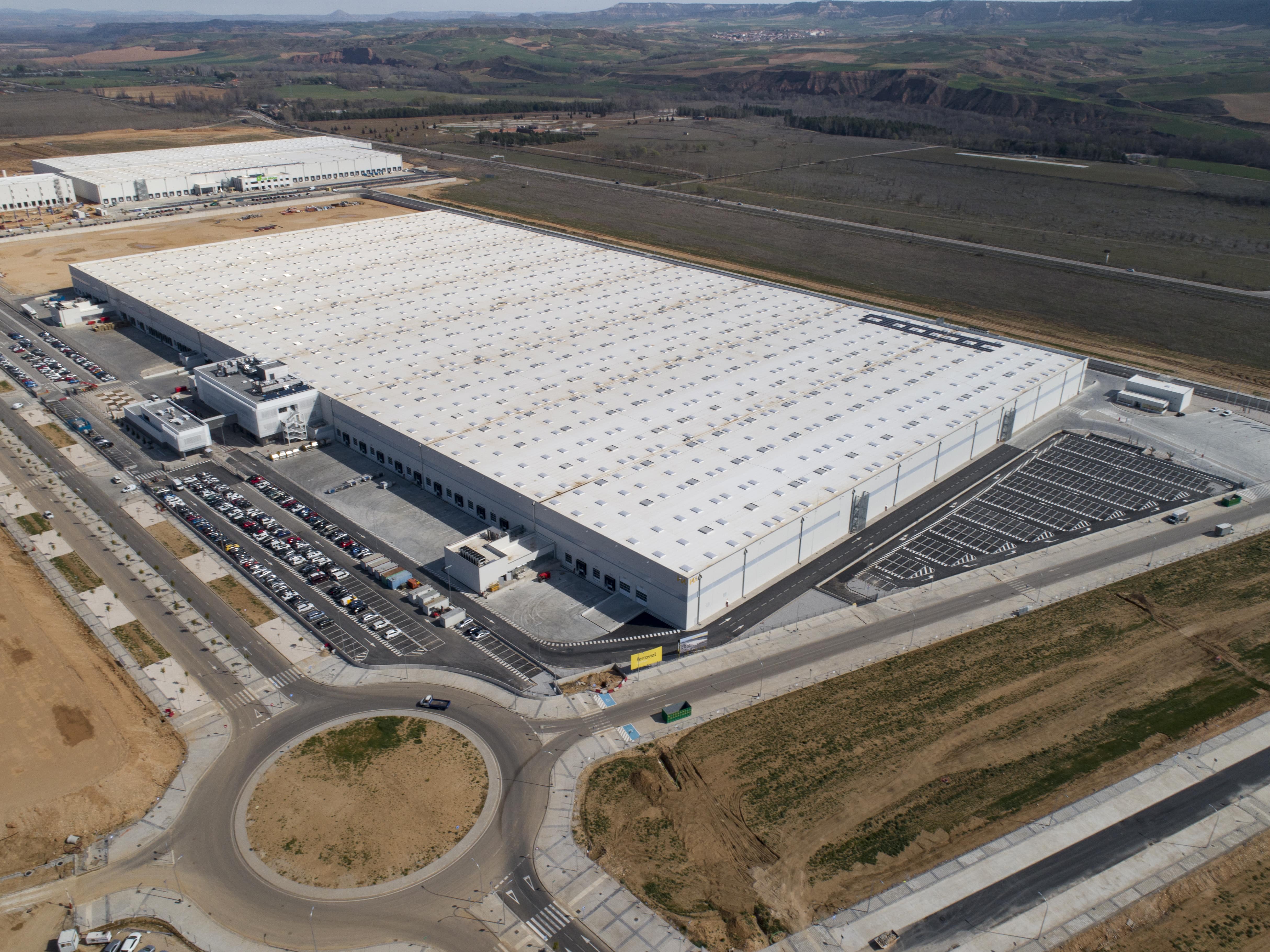 Roof of the XPO Logistics platform in Spain waterproofed with the Elevate UltraPly TPO membrane