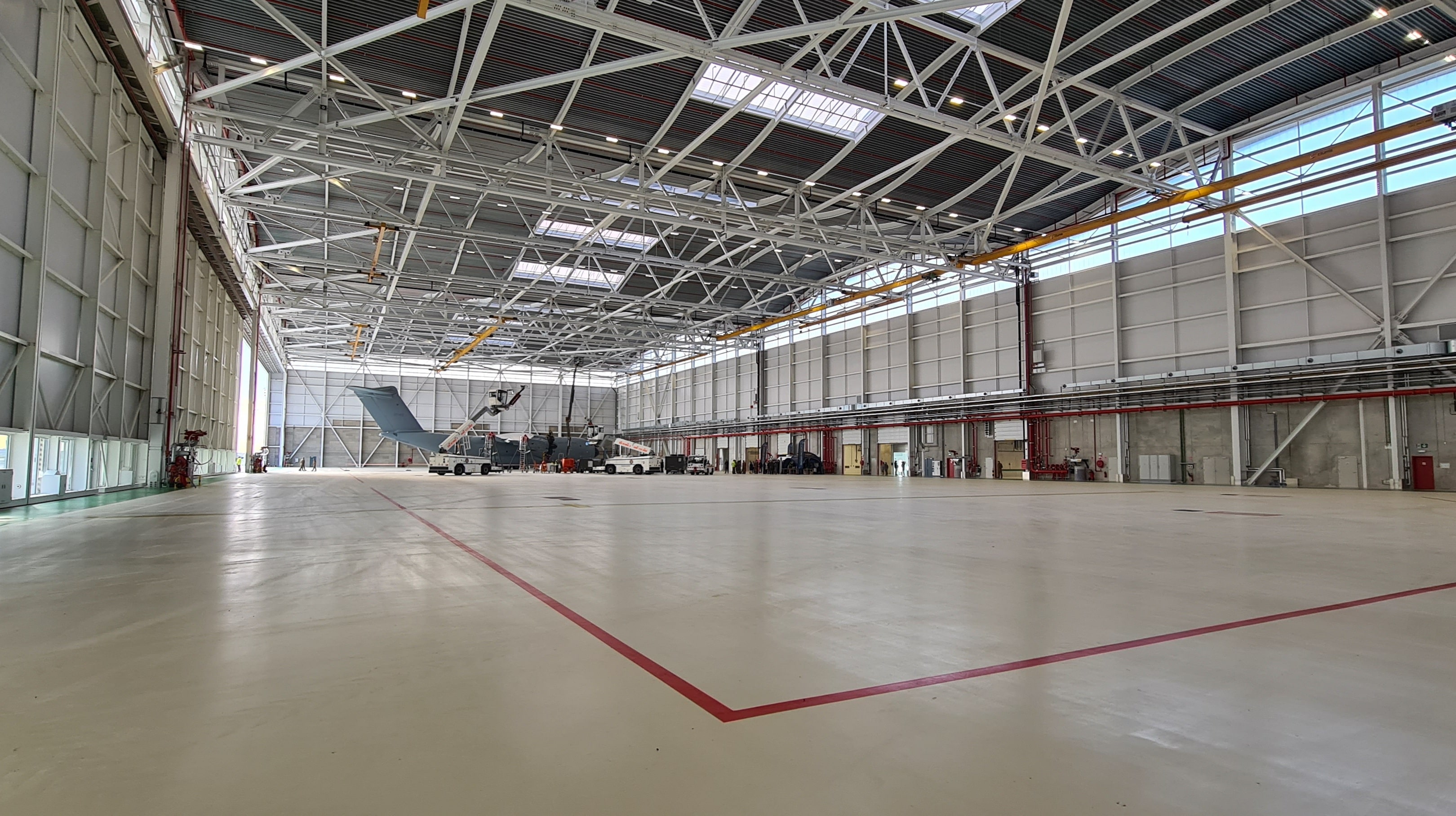 Roof of the Airbus A400M hangar in Melsbroek in Belgium waterproofed with the Elevate UltraPly TPO membrane